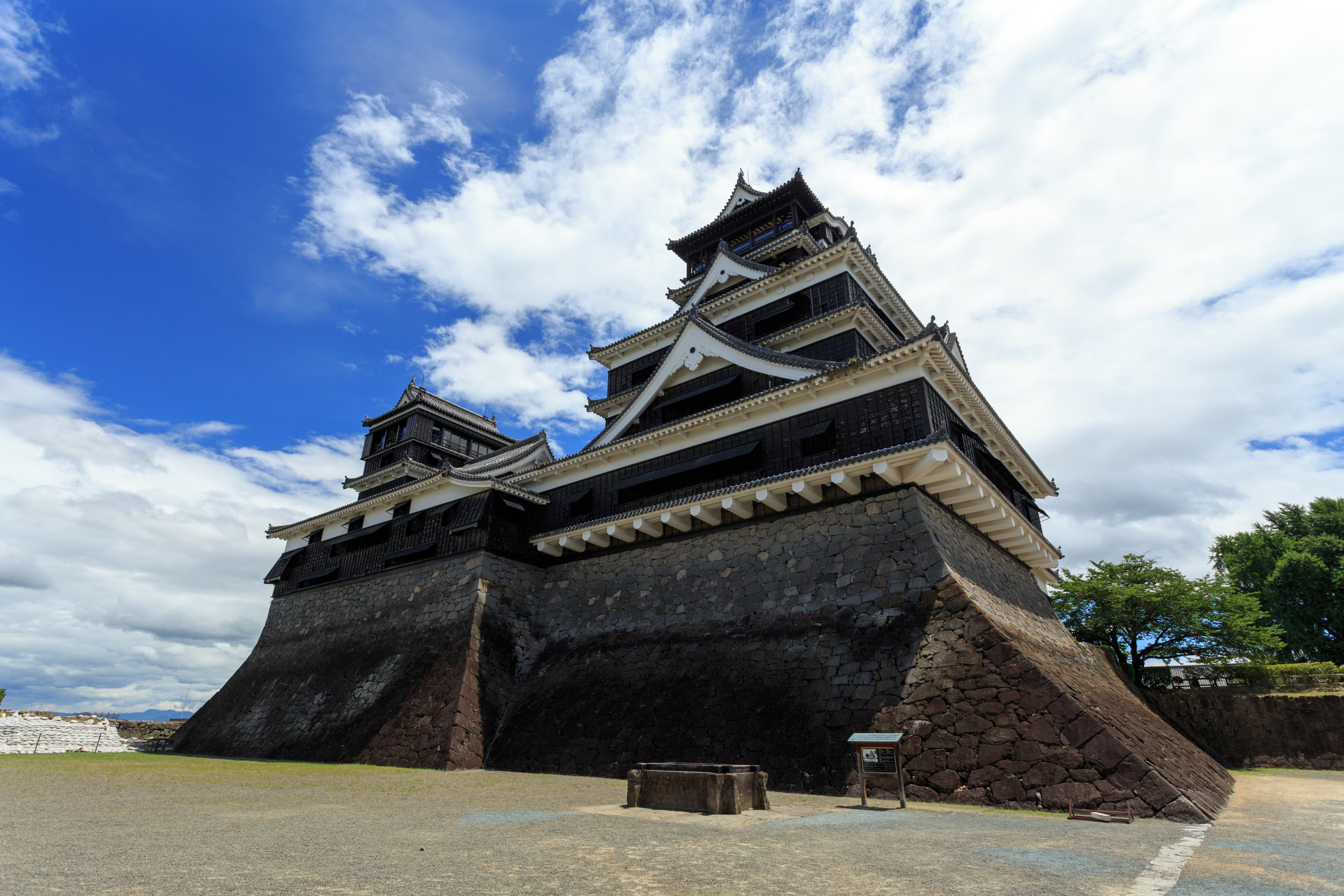 Kumamoto Castle (熊本城)